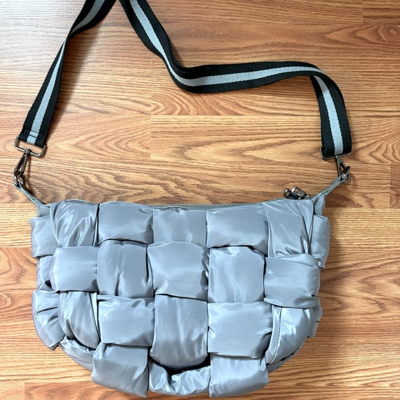 New 🆕 SOL AND SELENE Stylish Crossbody or Shoulder Handbag 👜 - Picture 4 of 9